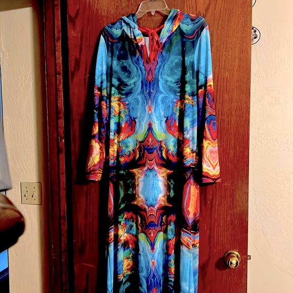 Dresses & Skirts - Beautiful multicolored maxi dress with hood.  Size XL.  NWT.